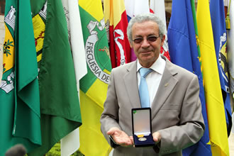Medalha de Mérito Grau Prata a Firmino Adão Canhoto