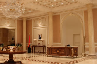 Mesa para entrada VIP da nova Assembleia Nacional de Angola