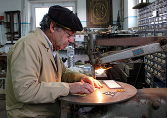 Mestre Firmino Adão Canhoto, marceneiro artístico, atribuido grande premio carreira, Prémio Nacional do Artesanato