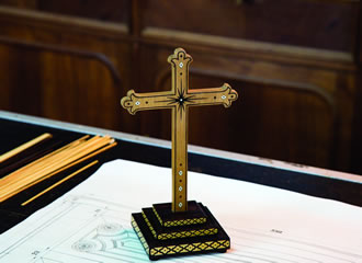 Crucifixo em madeira estilo indo-portugu&ecirc;s