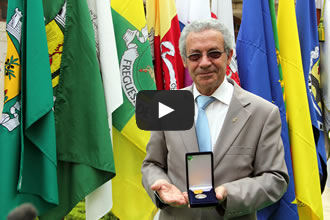 Medalha de M&eacute;rito Grau Prata a Firmino Ad&atilde;o Canhoto