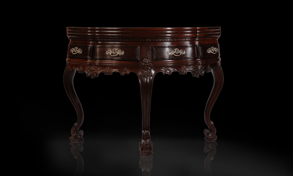 Mesa de Jogo estilo D. José com 4 tampos (fechada torna-se numa mesa de encostar)