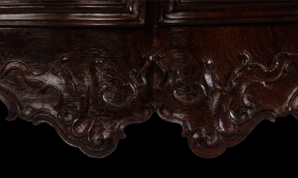 Pormenor da talha da Mesa de Jogo D. José em madeira de Pau Santo